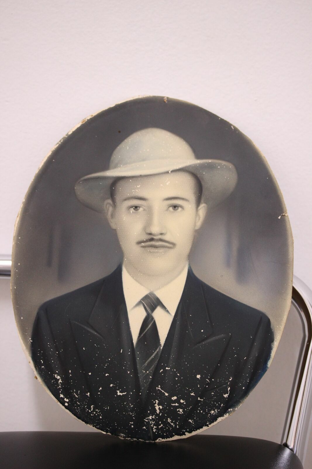 Foto Transforme o Desgaste do Tempo: Restauração de Fotos Antigas com Toque Profissiona - Imagem 1