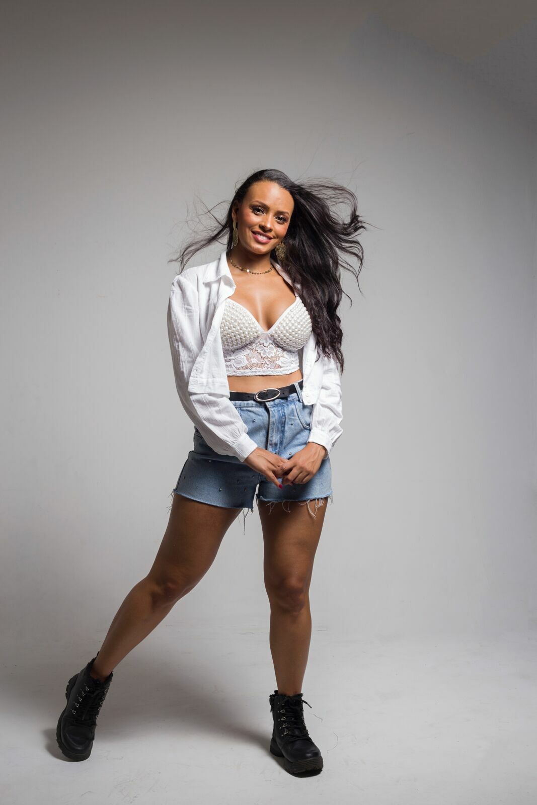Foto Ensaio fotográfico feminino de aniversário: Celebre sua nova idade com autoestima e estilo Foto Ensaio fotográfico feminino de aniversário: Celebre sua nova idade com autoestima e estilo - Imagem 3